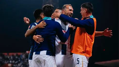 Jugadores de Alianza Lima celebrando el triunfo ante Comerciantes Unidos.