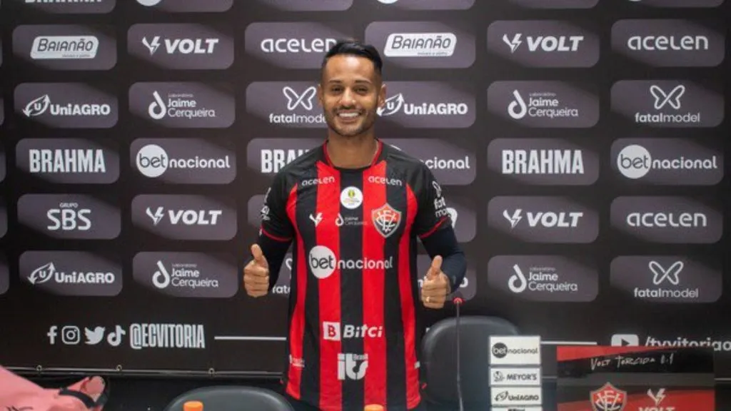 Mateus Gonçalves Martins, cuando fue presentado en Vitória (Oficial).