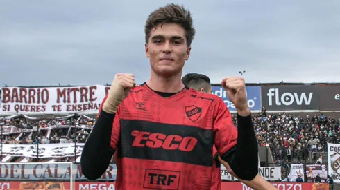 Juan Pablo Goicochea, delantero peruano del Platense de Argentina.