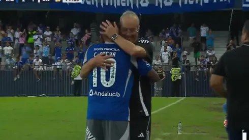 Christian Cueva y su abrazo con Jorge Célico.