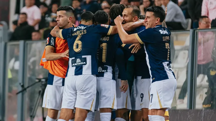 Alianza Lima celebrando.