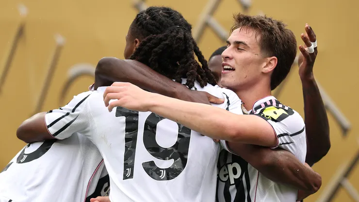 Kenan Yildiz celebrando con la Juventus.