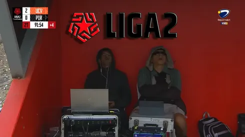 Técnicos de Liga 2 se quedaron dormidos en pleno partido.