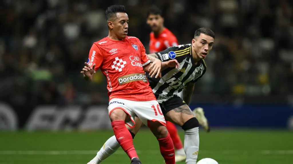 Christian Cueva, en un partido de Copa Sudamericana con Cienciano (Getty Images).