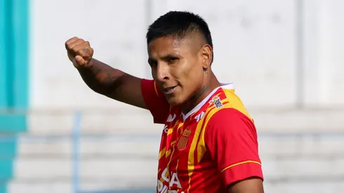 Raúl Ruidíaz, en un partido de Liga 1 con Atlético Grau.