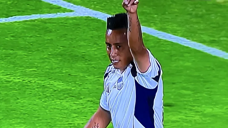 Christian Cueva se estrenó como goleador en Ecuador.