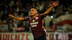 Alex Valera festejando su gol con Universitario ante Atlético Grau.