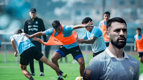 Jugadores de Sporting Cristal entrenando y Franco Romero.