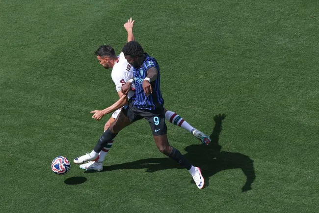 Ignácio frente a Marcus Thuram en el Mundial de Clubes. (Photo by Buda Mendes/Getty Images)