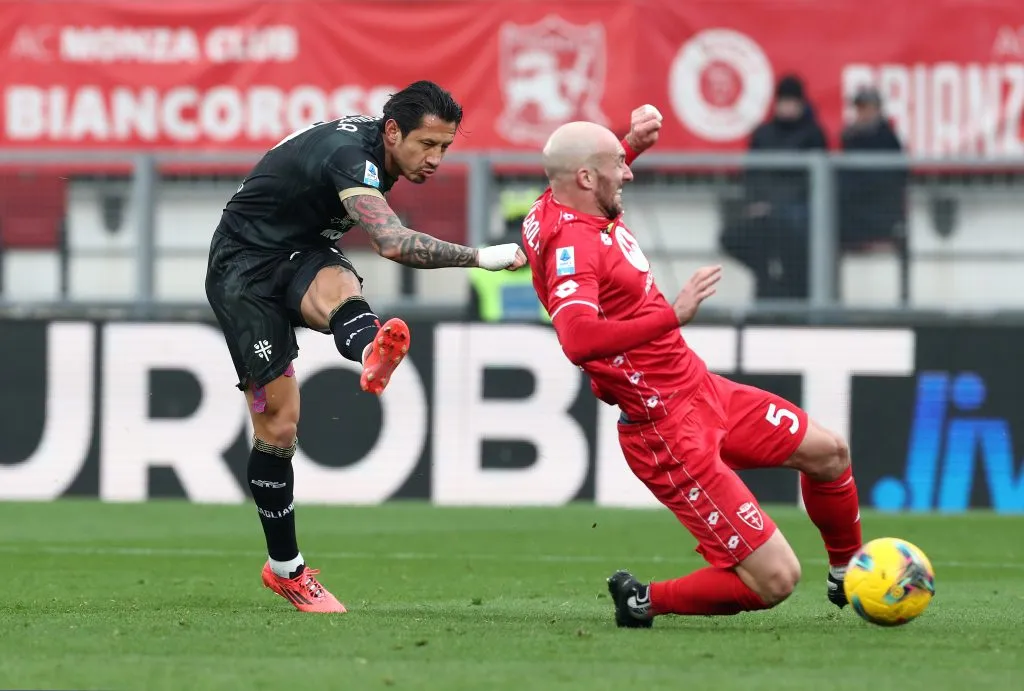 Gianluca Lapadula contra el Monza (Foto: Getty).