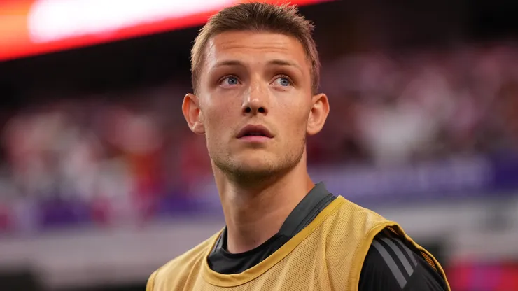 Oliver Sonne ya tiene su primer problema en la Premier League.