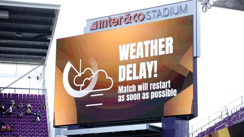 El partido Benfica vs. Auckland City fue uno de los que debió suspenderse por el clima.