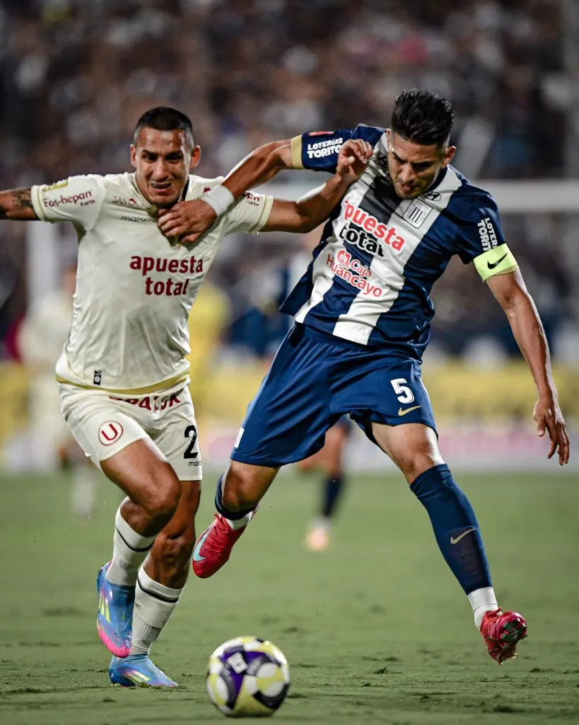 Alex Valera y Carlos Zambrano en el primer clásico del 2025. (Foto: Liga 1)