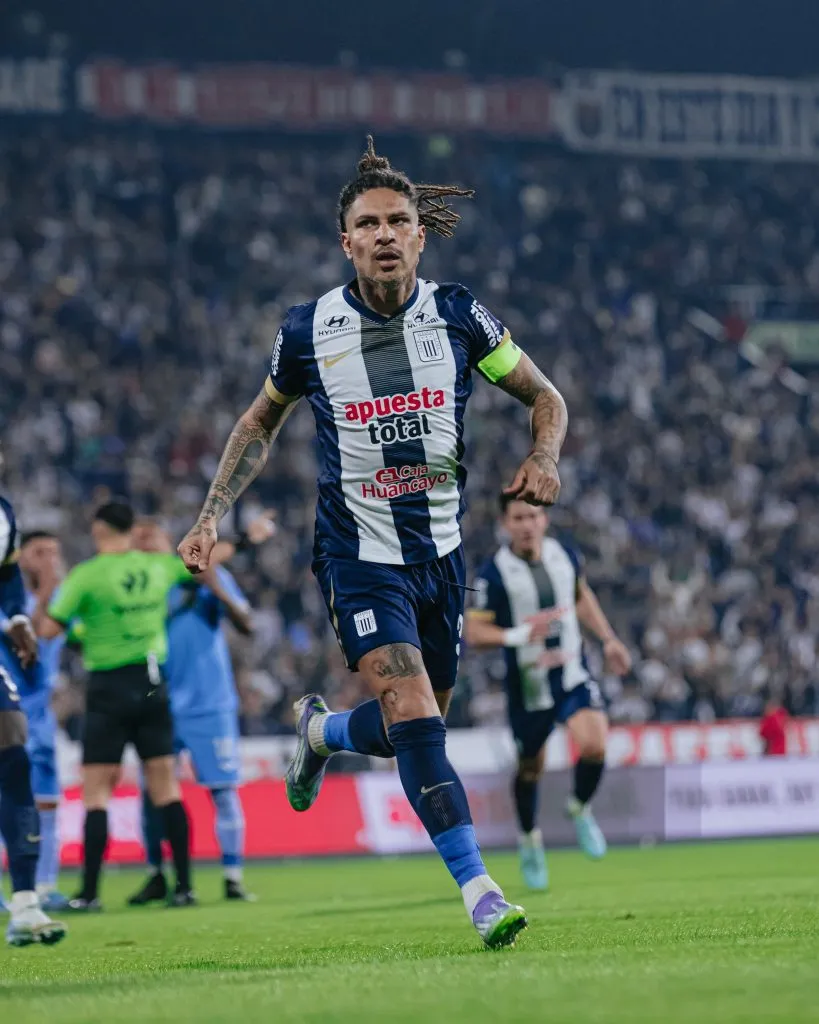 Paolo Guerrero celebrando gol de Alianza Lima. (Foto: X).
