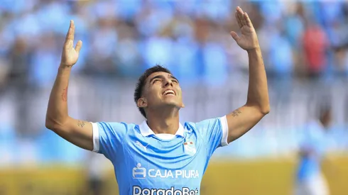 Misael Sosa con camiseta de Sporting Cristal.