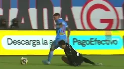 Erustes le robó el balón a Britos y casi marcó el 1-0.