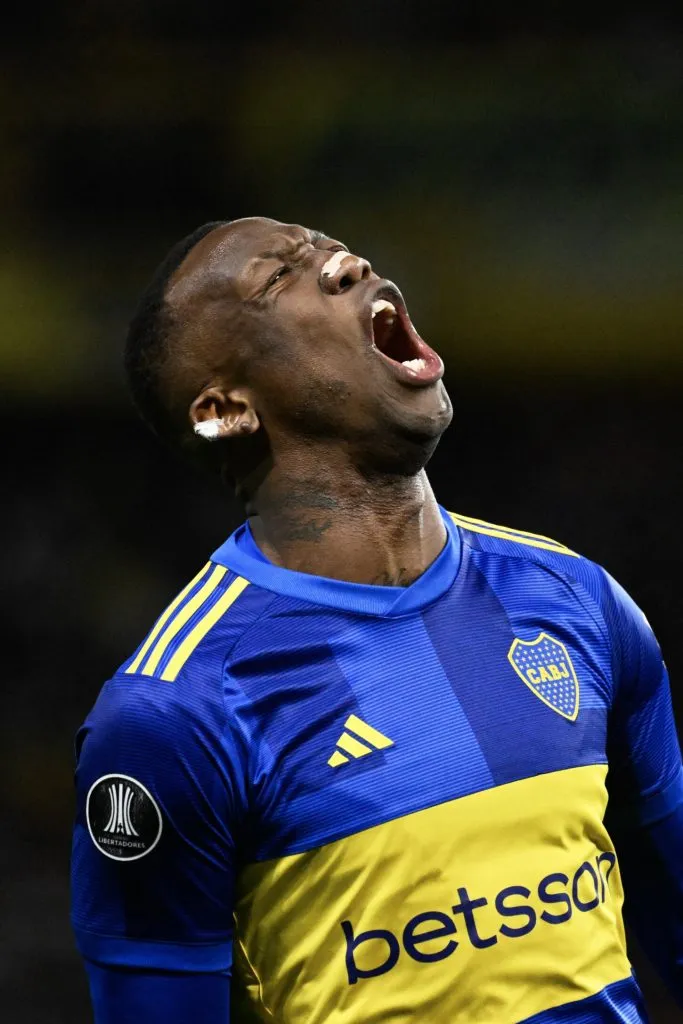 Luis Advíncula se queda en Boca Juniors. (Foto: X).