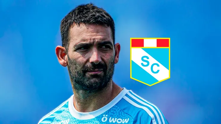 Martín Cauteruccio y el escudo de Sporting Cristal.