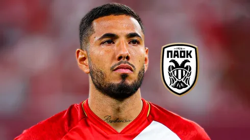 Sergio Peña y el escudo del Paok.