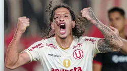 Williams Riveros jugando en Universitario.