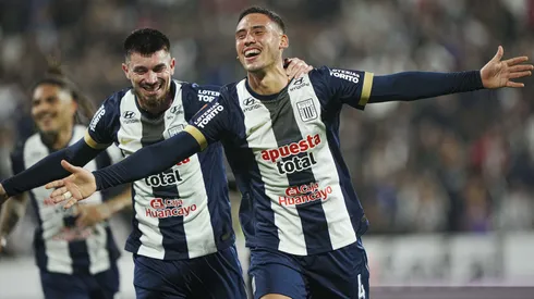 Alianza Lima goleó a Binacional y sueña con una caída de Universitario para ser campeón.