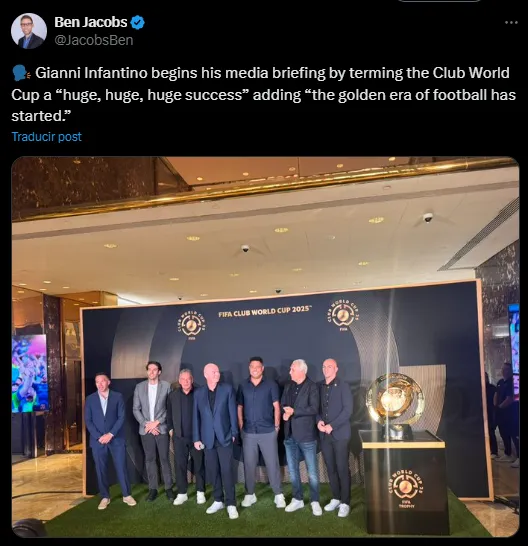 Gianni Infantino, en la rueda de prensa con leyendas del fútbol (X @JacobsBen).