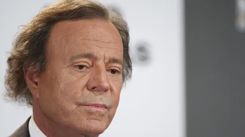 El cantante español tiene 81 años y una carrera repleta de éxitos.