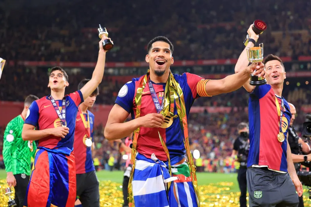 Ronald Araujo celebrando la Copa del Rey (Foto: Getty).