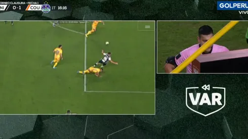 El VAR cambió la decisión de Robin Segura y no hubo penal sobre Pérez Guedes.