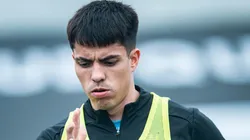 Santiago González calentando.