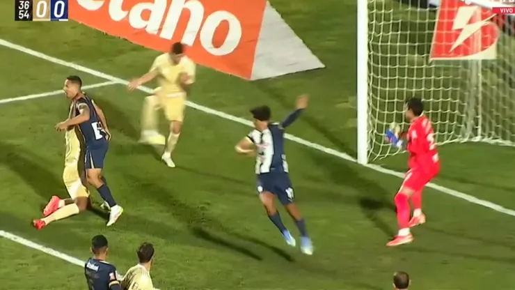 Facundo Callejo erró impresionante gol ante Alianza Lima.