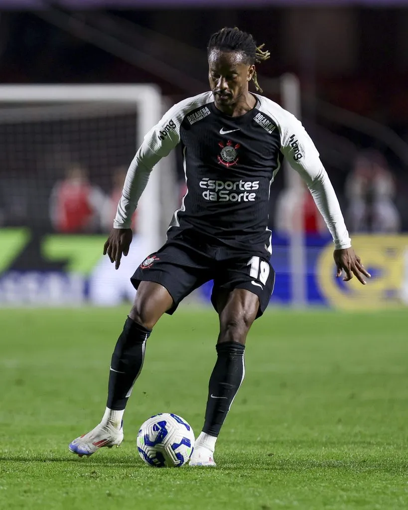 André Carrillo jugando en el Corinthians. (Photo by Ricardo Moreira/Getty Images)