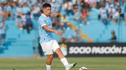 Catriel Cabellos con camiseta de Sporting Cristal.