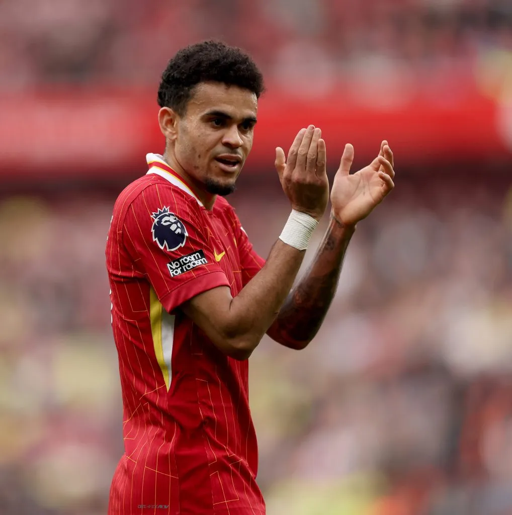 Luis Díaz vistiendo la camiseta del Liverpool. (Photo by Carl Recine/Getty Images)