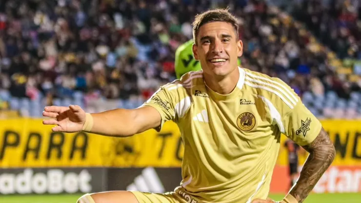 Facundo Callejo con camiseta de Cusco FC.