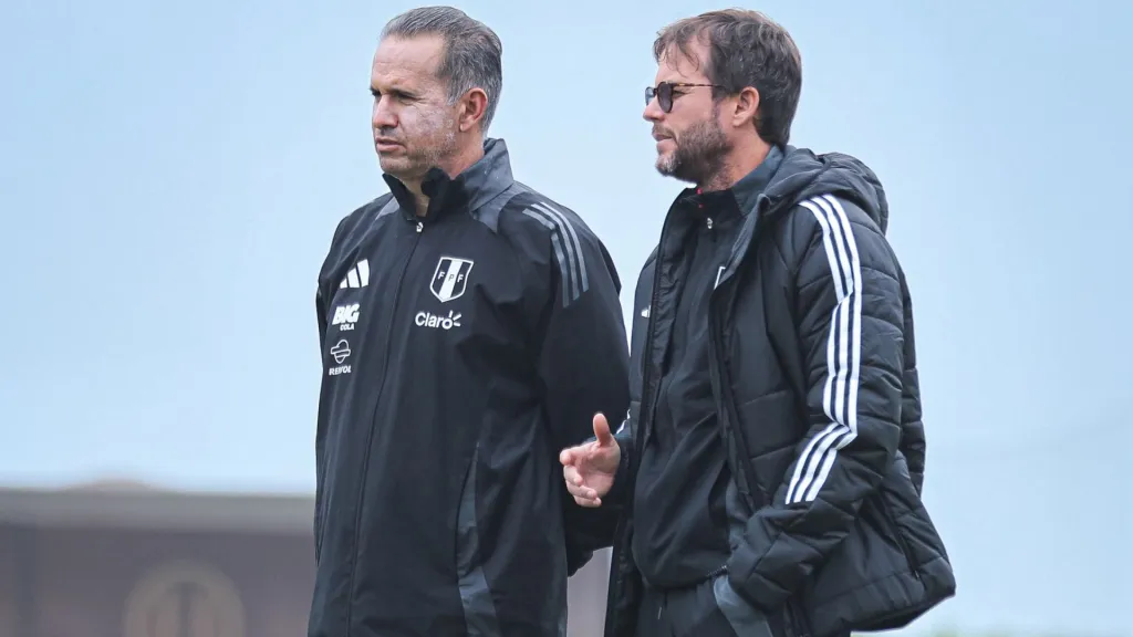 Carlos Silvestri junto a Manuel Barreto (Foto: Selección Peruana).