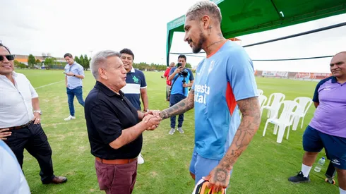 Directivo peruano destrozó a Paolo Guerrero.