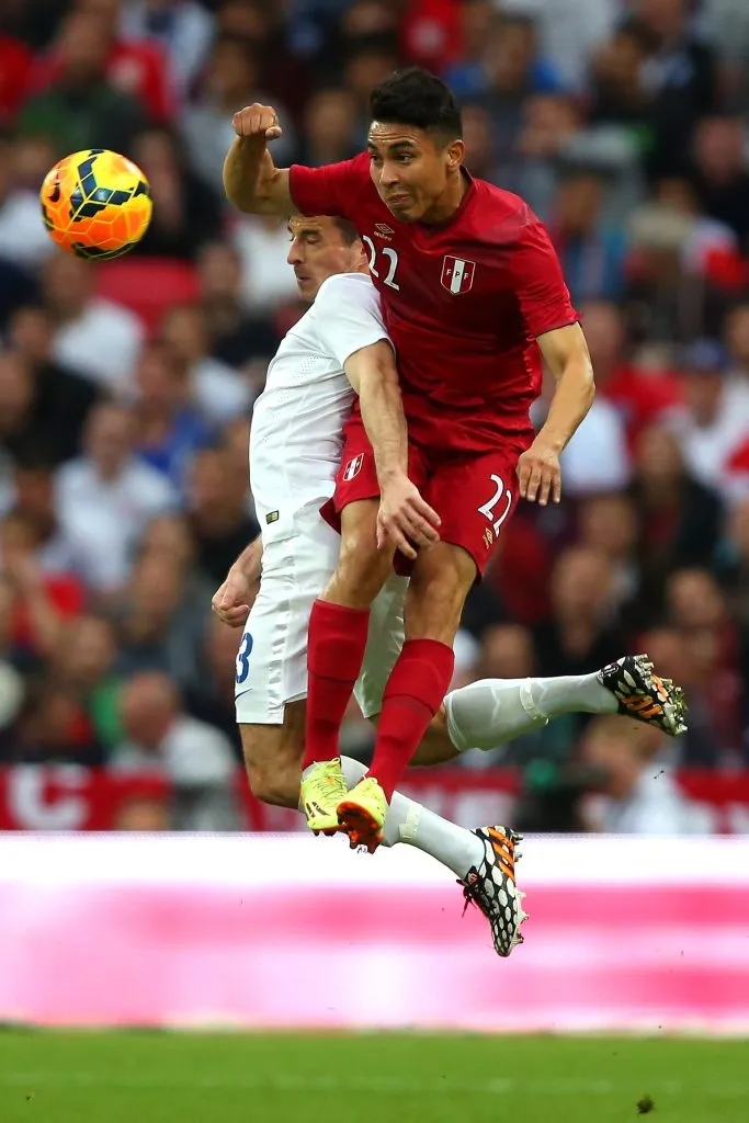 Jean Deza supo jugar en Perú contra Inglaterra.  (Photo by Clive Rose/Getty Images)
