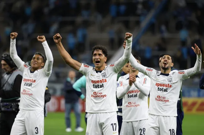 Alianza Lima celebró en el Arena de Gremio. (Foto: X).