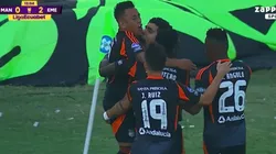 El festejo de Cueva con Barco para el 2-0 de Emelec.