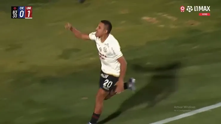 Álex Valera celebrando su gol ante Cienciano en el Cusco.