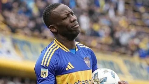 Luis Advíncula es duramente criticado por su presente en Boca Juniors.