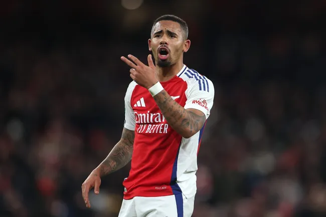 Gabriel Jesús reclamando en Arsenal (Foto: Getty).