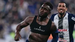 Eryc Castillo celebrando en Alianza Lima.