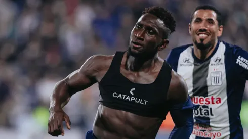 Eryc Castillo celebrando en Alianza Lima.