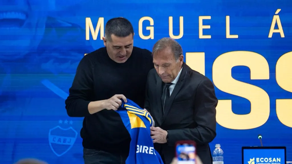 Riquelme mantiene todo igual en Boca y los hinchas piden cambios (Getty Images).