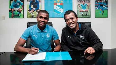 Duham Ballumbrosio y Julio César Uribe de Sporting Cristal.