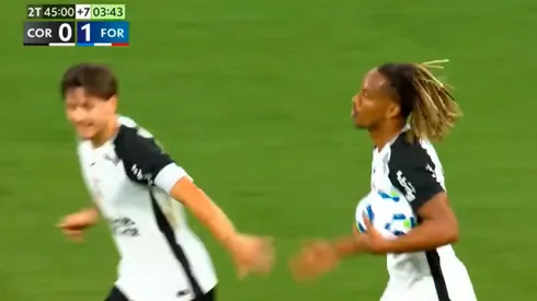 André Carrillo anotó gol con Corinthians en el empate con Fortaleza.