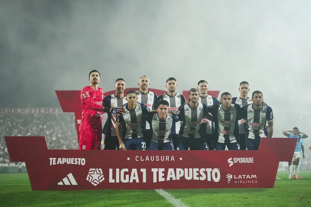 Alianza Lima antes de jugar contra Sporting Cristal. (Foto: X).