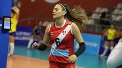 Kiara Montes con camiseta de la Selección Peruana de Vóley.